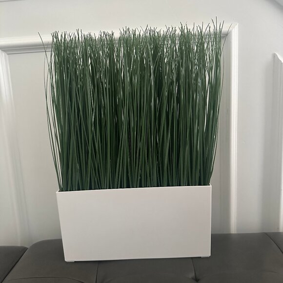 New IKEA artificial potted plant with pot, indoor/outdoor grass decoration - Picture 2 of 3